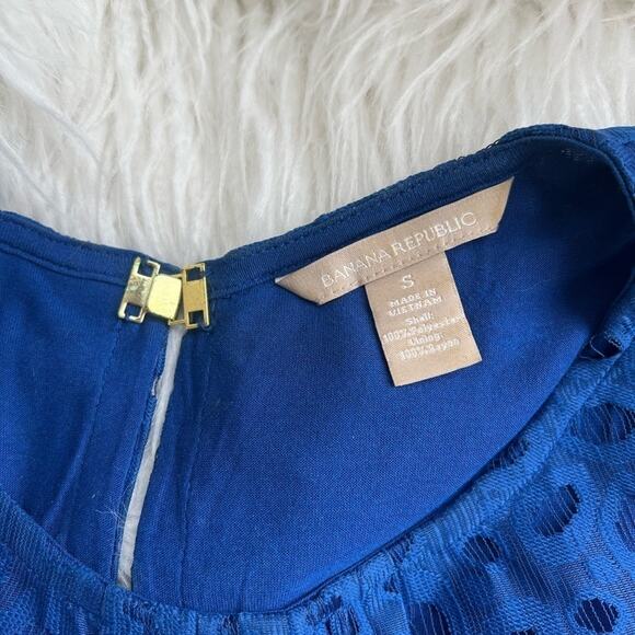 BANANA REPUBLIC BLUE EYELET GATHERED NECK SLEEVELESS BLOUSE SIZE SMALL - Picture 5 of 5